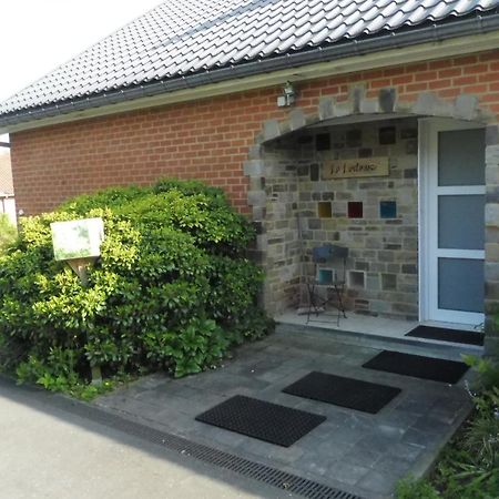 La Lustinoise Acomodação com café da manhã Exterior foto