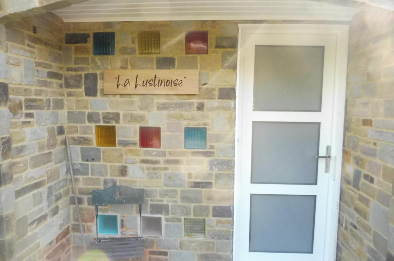 La Lustinoise Acomodação com café da manhã Exterior foto